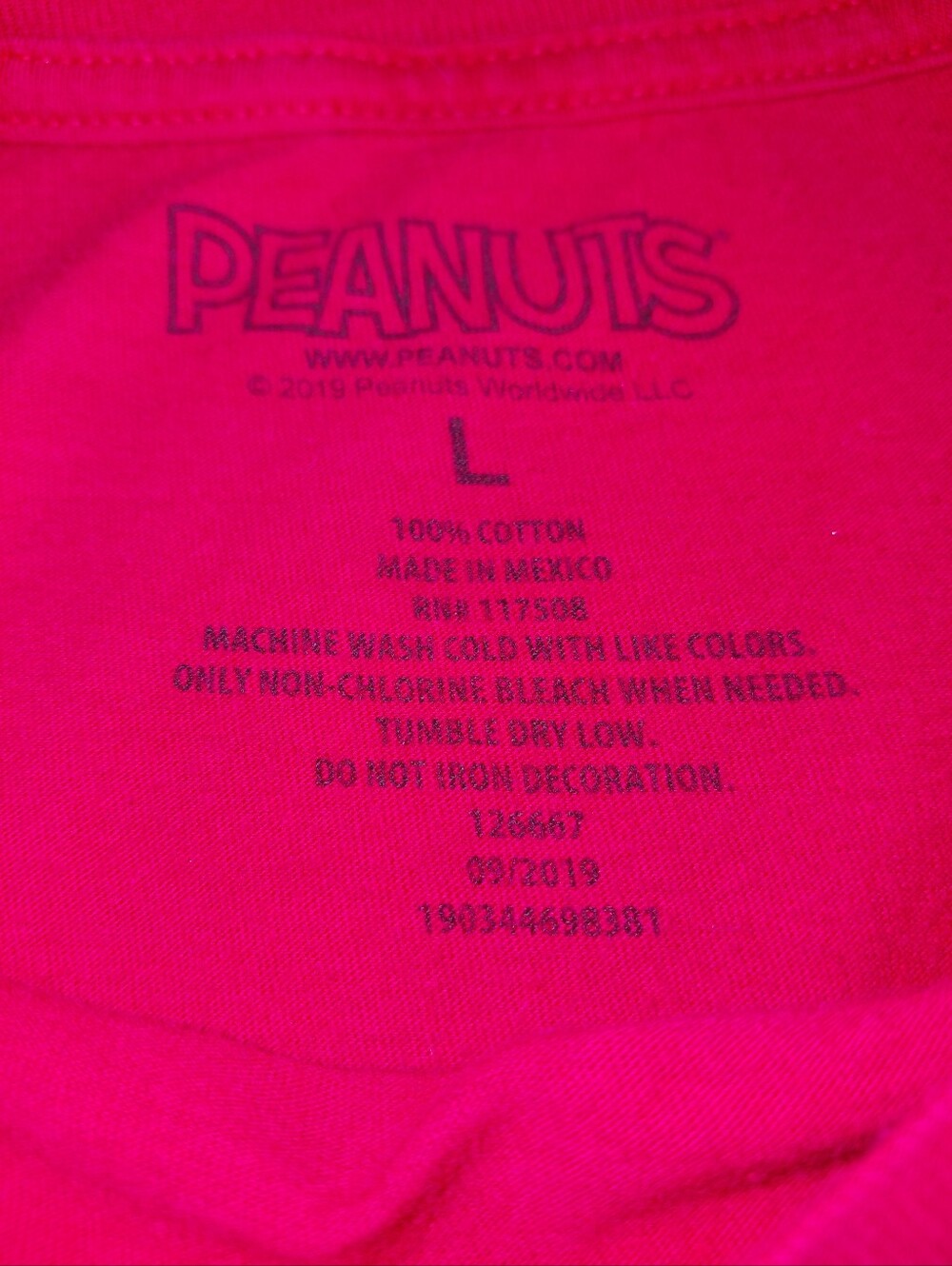 Peanuts Snoopy Red Graphic Tee Size Large - Picture 4 of 4